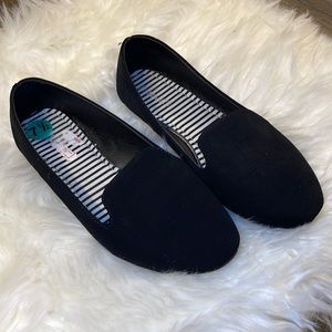 Flat shoes